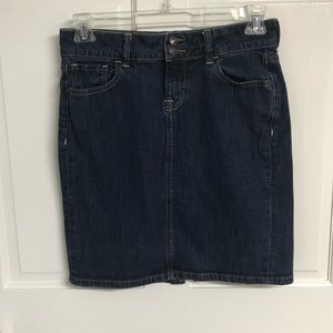 Old Navy size 6 jean skirt with slit